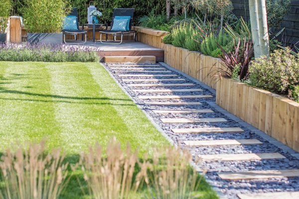 HOB3883.modern_garden_makeover.2h8a0239_128933911_205476931_2 92